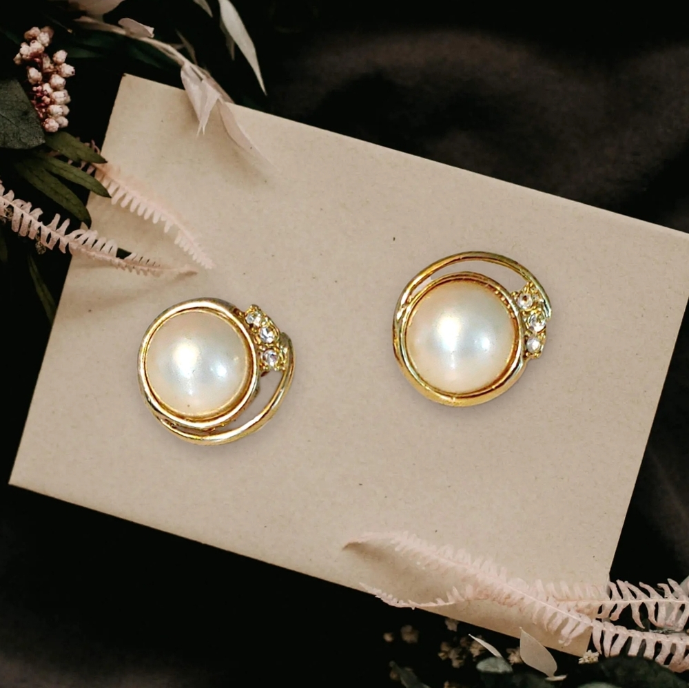 Vtg Costume clip on 💞 earrings